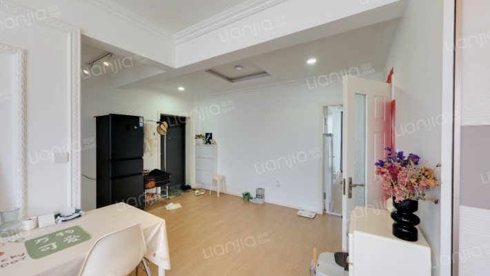 艾维尼小城二手房实景图