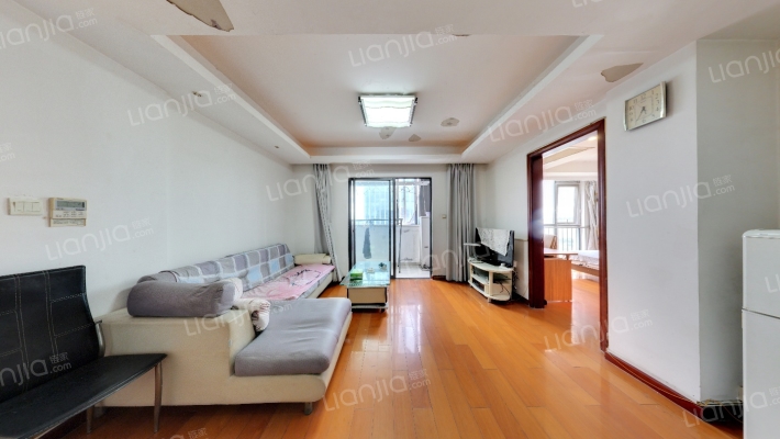 铂金公寓二手房实景图