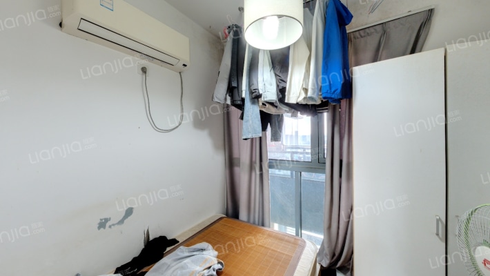 融信孔雀蓝郡二手房实景图