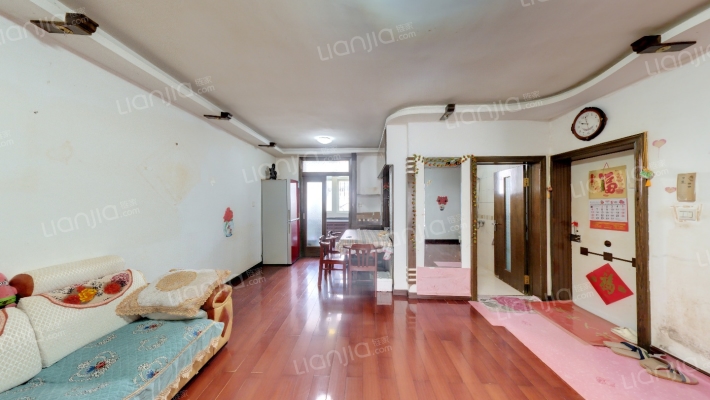 登峰街小区二手房实景图