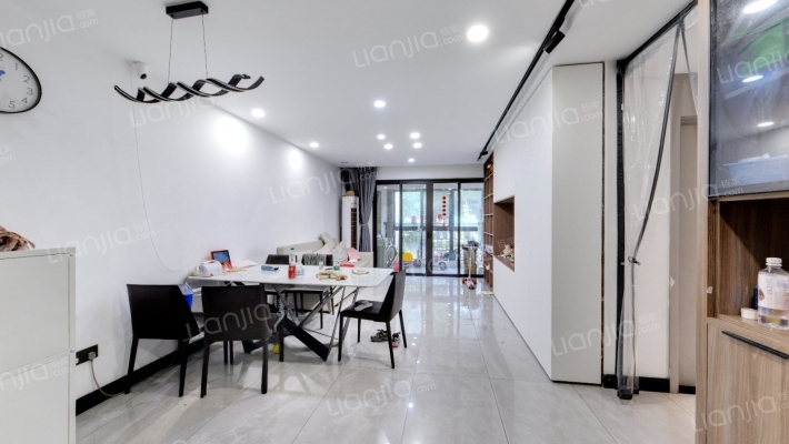 天铂二手房实景图