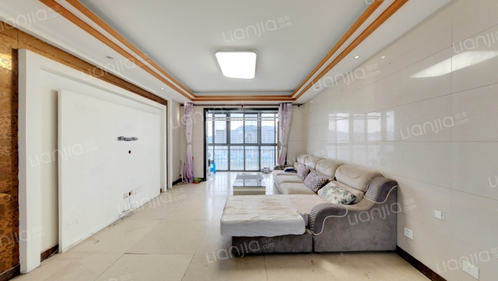 荣尚花苑二手房实景图