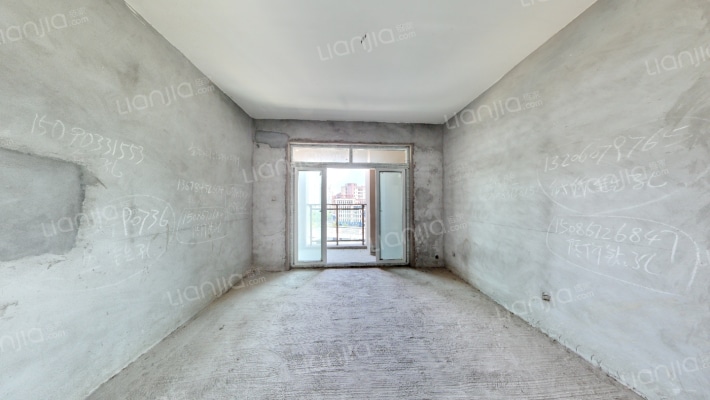 荧鸿艾坪山1号二手房实景图