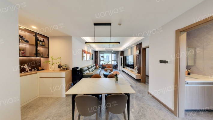 绿地国港新里城一期二手房实景图