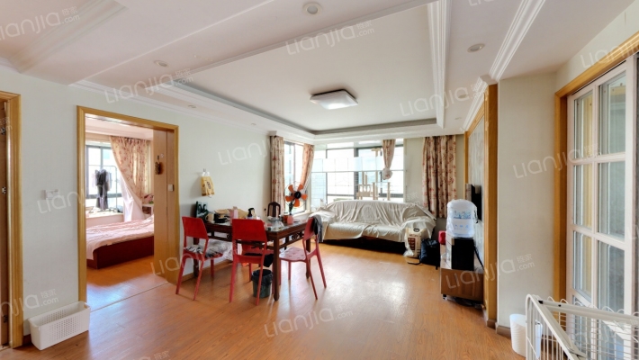 鸿港华庭二手房实景图