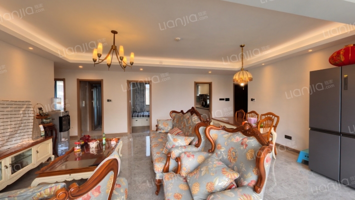 绿地国港新里城一期二手房实景图