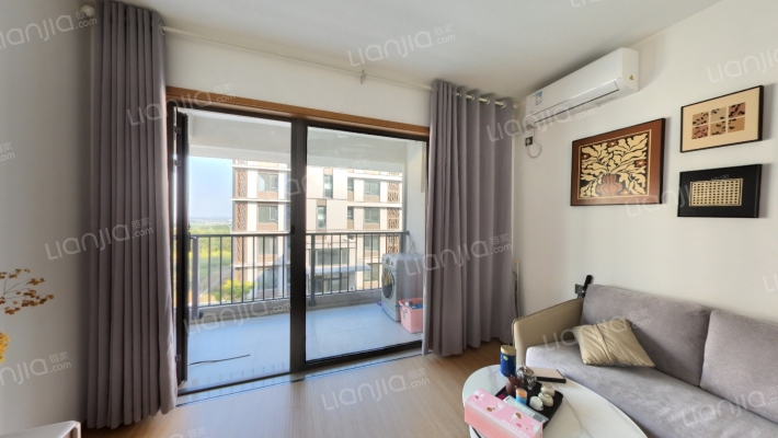 融创阿朵小镇二手房实景图