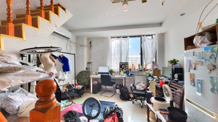 礼品城二手房实景图