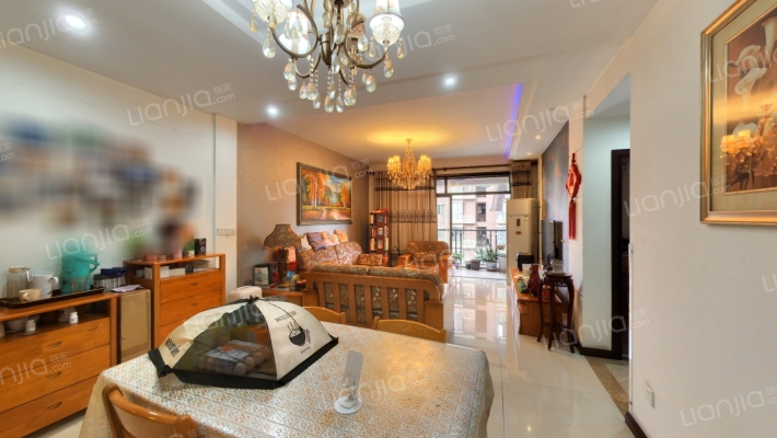 宝嘉江枫美岸小区二手房实景图