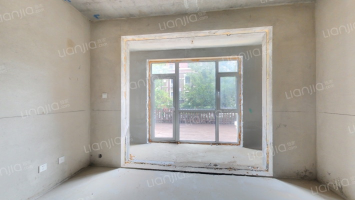 英伦铭筑二手房实景图