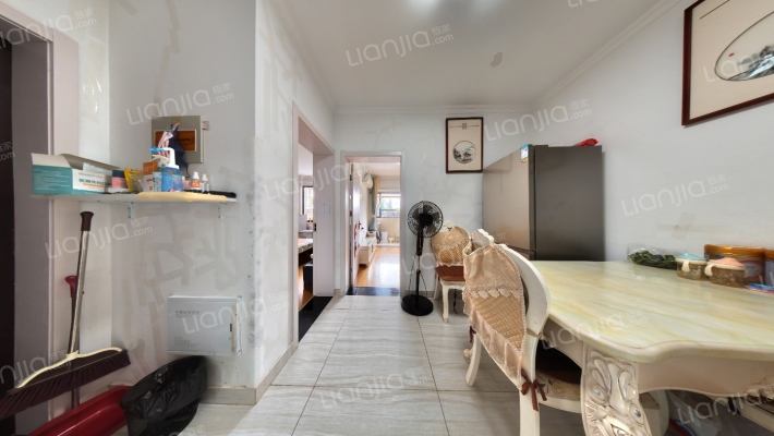 南五泾浜18号二手房实景图