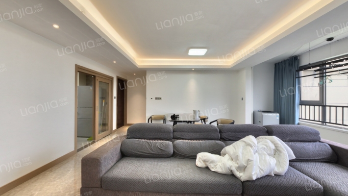 绿地新里里尔公馆二手房实景图