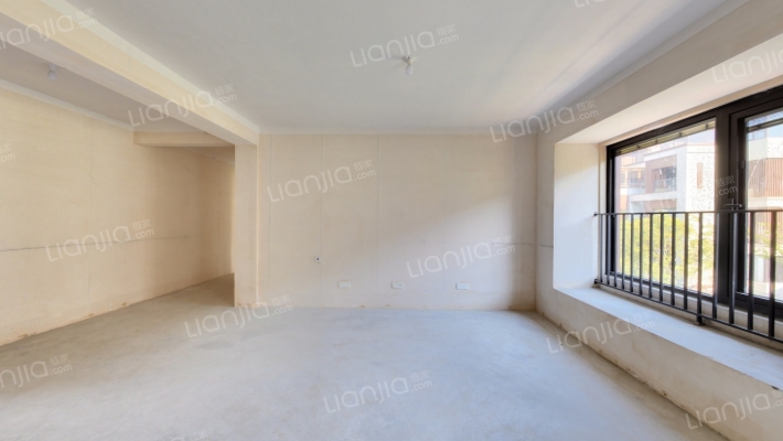 铂悦湖前二手房实景图