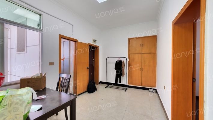 市教委万松小区二手房实景图