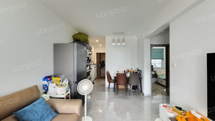 长江青年城B区二手房实景图