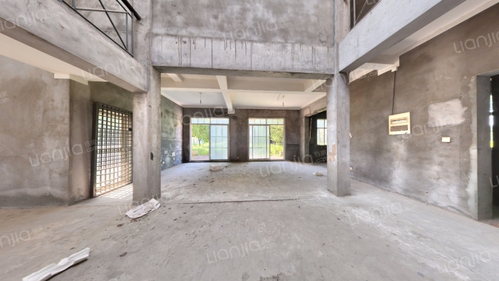 宝镇湖滨别墅二手房实景图