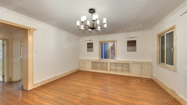 卧龙大厦二手房实景图