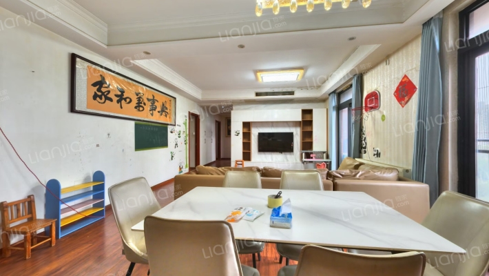 塞纳河畔二手房实景图