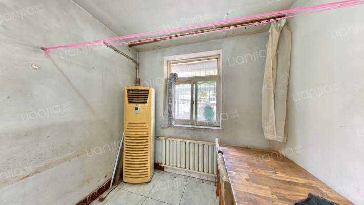 南卫里二手房实景图