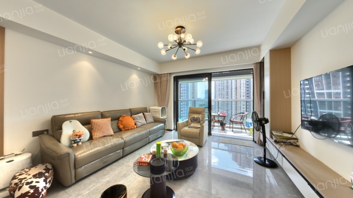 万科城市之光E区二手房实景图