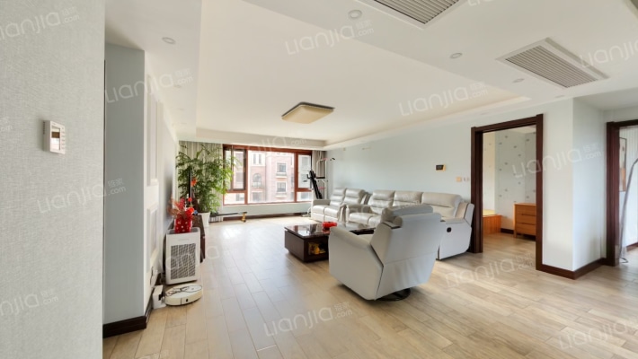 天一波尔卡小镇二手房实景图