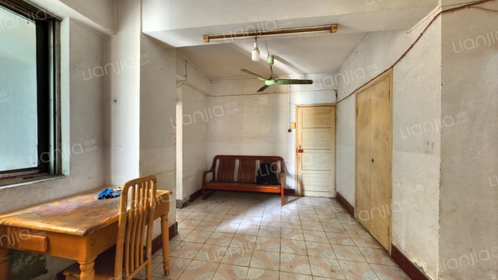 省石油宿舍小区二手房实景图