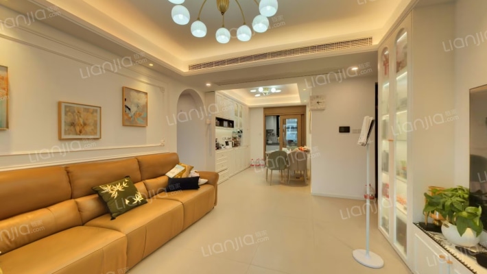 保利融信·云上流光二手房实景图