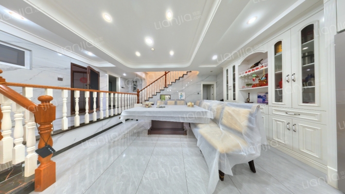 麓山国际香溪堤二手房实景图