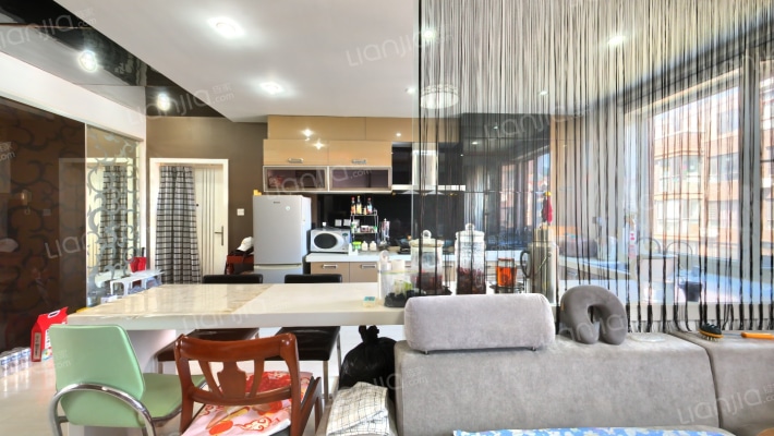 泊林阳光B区二手房实景图