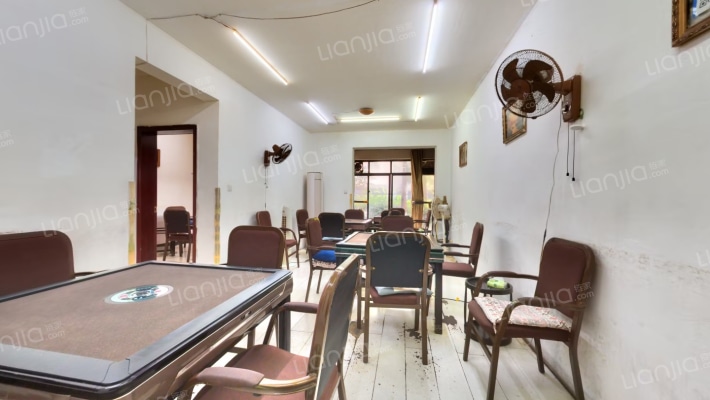 临江苑西区二手房实景图