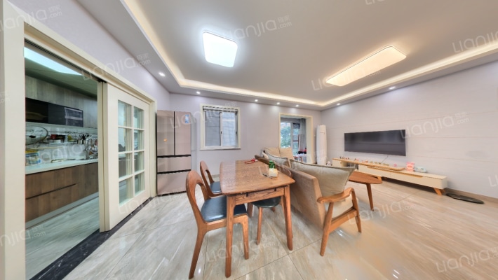 合能珍宝琥珀3期二手房实景图