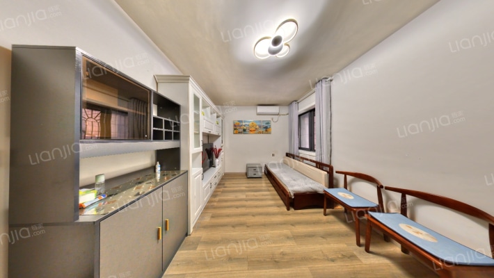 都市庭院花园二手房实景图