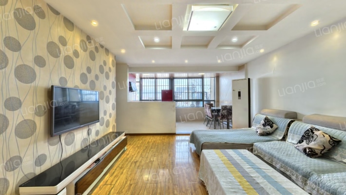 荷里活二手房实景图