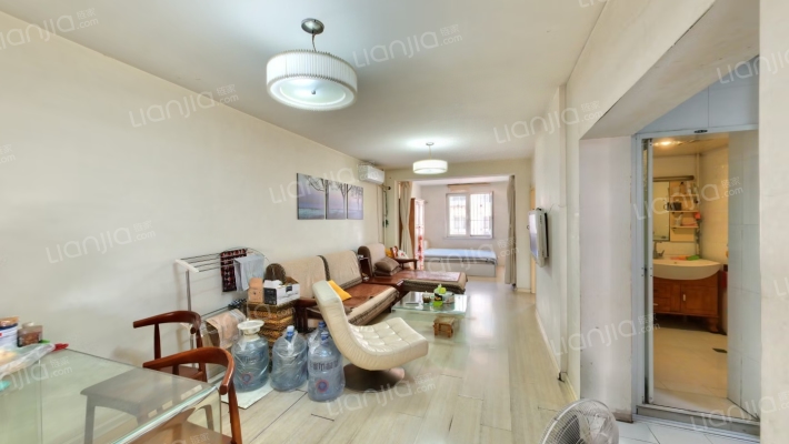 新贵都A区二手房实景图