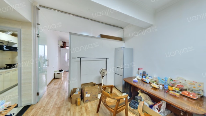 和居名爵二手房实景图