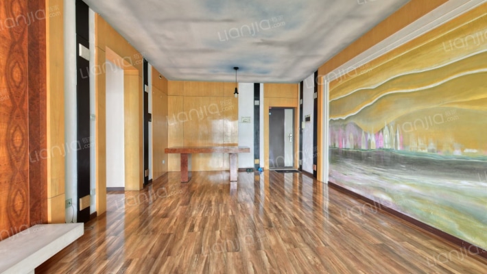 上层建筑二手房实景图