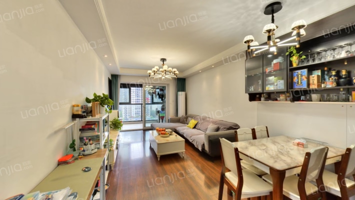 万科理想城二期·树院二手房实景图