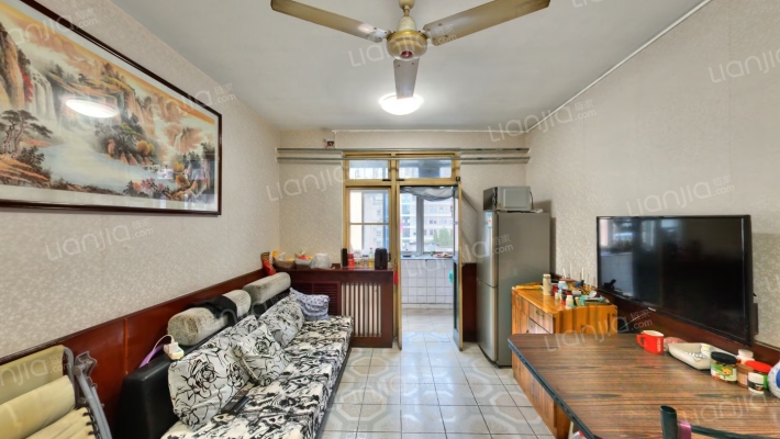 中航工业西控甲楼大院二手房实景图