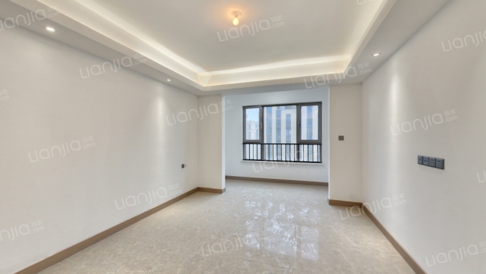 绿地新里里尔公馆二手房实景图