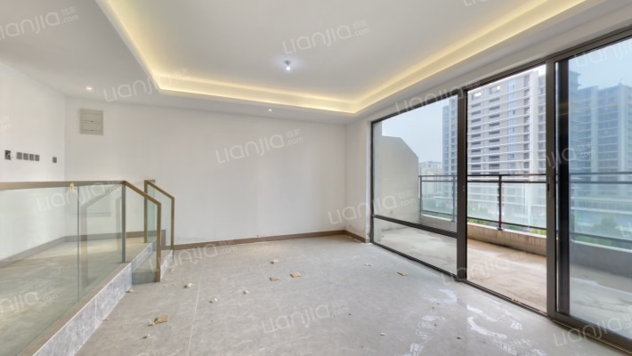 绿地卢浮公馆二手房实景图