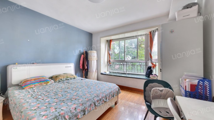 河畔华苑一期二手房实景图