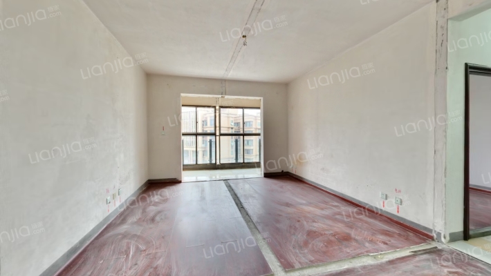 龙城国际四期二手房实景图