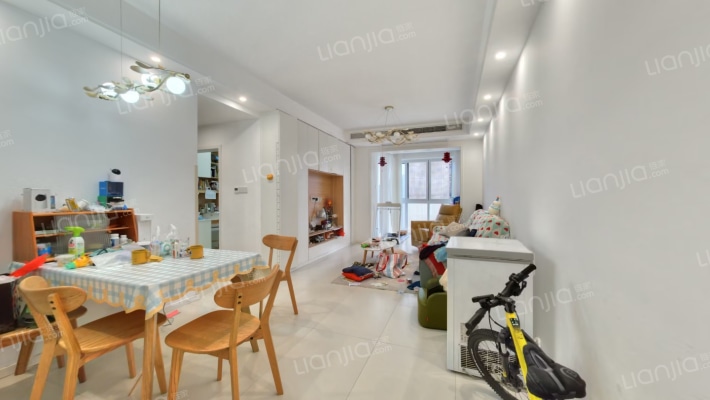 临江苑东区二手房实景图