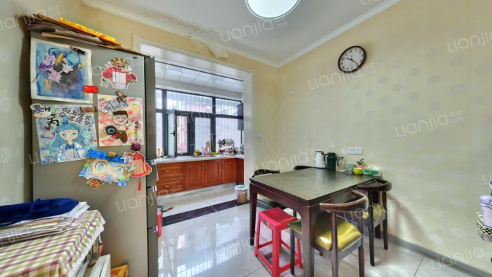 秦岭路243号院二手房实景图