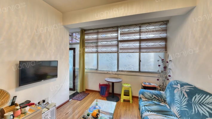 东一家属院二手房实景图