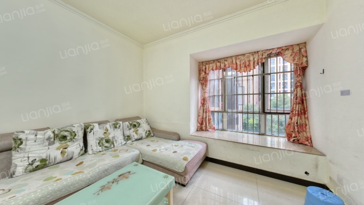 新怡华庭东区二手房实景图