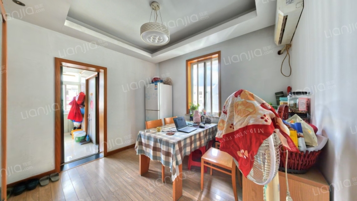 体育场路557号二手房实景图