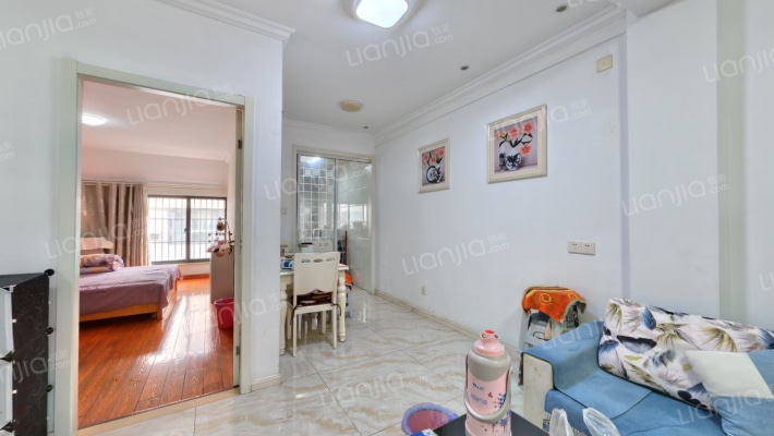 凯马汽车用品城二手房实景图