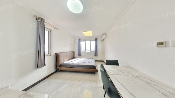 世华龙樾一期西区二手房实景图