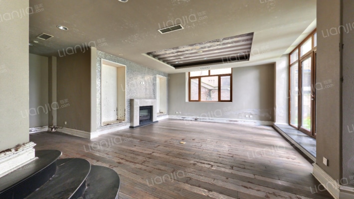 麓山国际黑鹰山庄二手房实景图